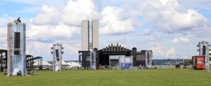 Dentro-1-16-1536x632