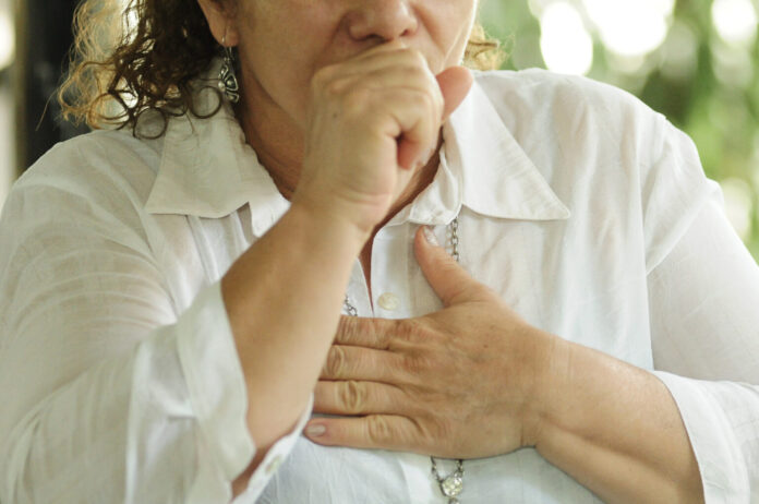 Os vírus que mais circulam neste período são transmitidos, principalmente, por gotículas de saliva expelidas durante a fala, tosse ou espirros. Foto Breno Esaki, da Agência Saúde-DF