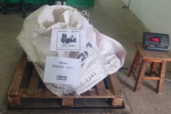 Foto_3_Mat_A3P_entrega_material_eletrônico_à_OSC (1)