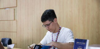 Estudante com transtorno do espectro autista lança segundo livro na Biblioteca Nacional de Brasília