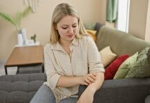 Manchas na pele e perda de sensibilidade? Fique atento à hanseníase