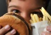 Estudo revela que fast food na infância tem impacto no cérebro adulto