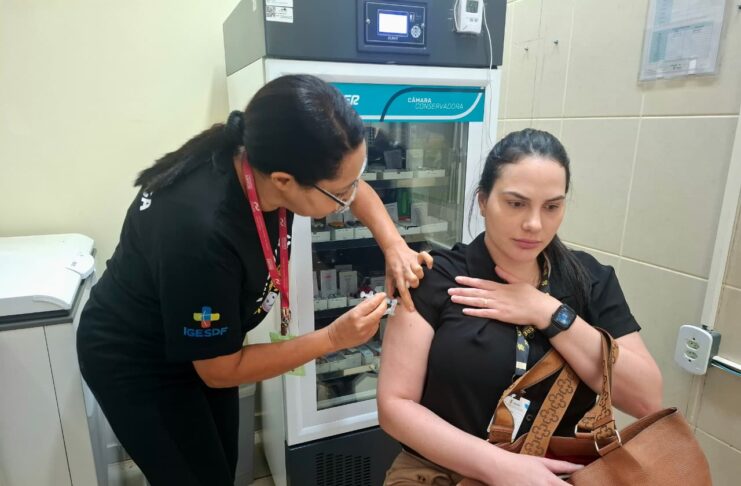 DF intensifica vacinação contra gripe entre profissionais de saúde