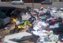 Descarte irregular de roupas e calçados em Ceilândia aumenta risco de alagamentos