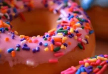 Ultraprocessados ainda são associados à ideia de infância feliz, diz estudo