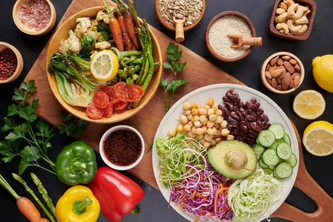 1_buddha-bowl-dish-with-vegetables-legumes-top-view-67423190